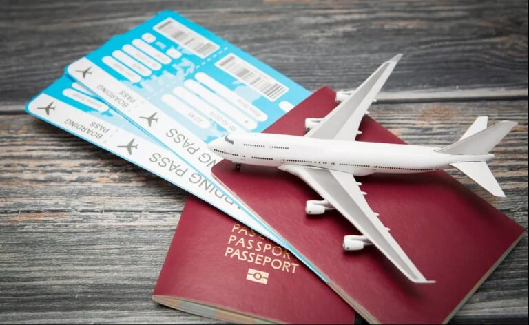 2 Billets d'avion et 2 passeports